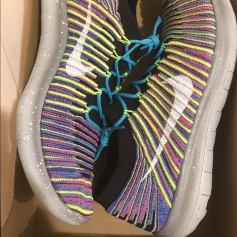 BRAND NEW Mens FreeRn Motion Flyknit Running Shoes